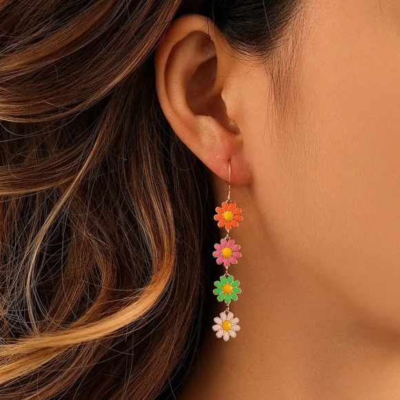 Jewelry - Cute Daisy Flower Drop Earrings